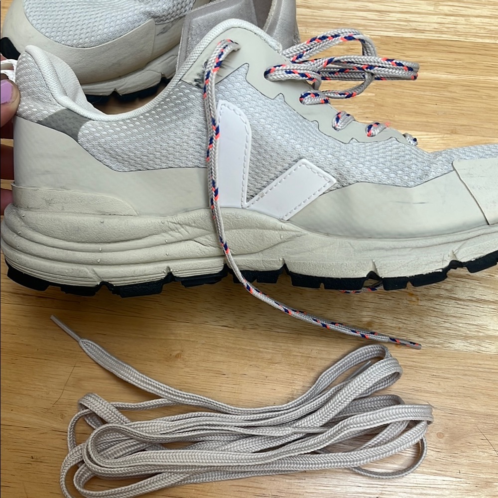 Veja Sneakers - Picture 9 of 10